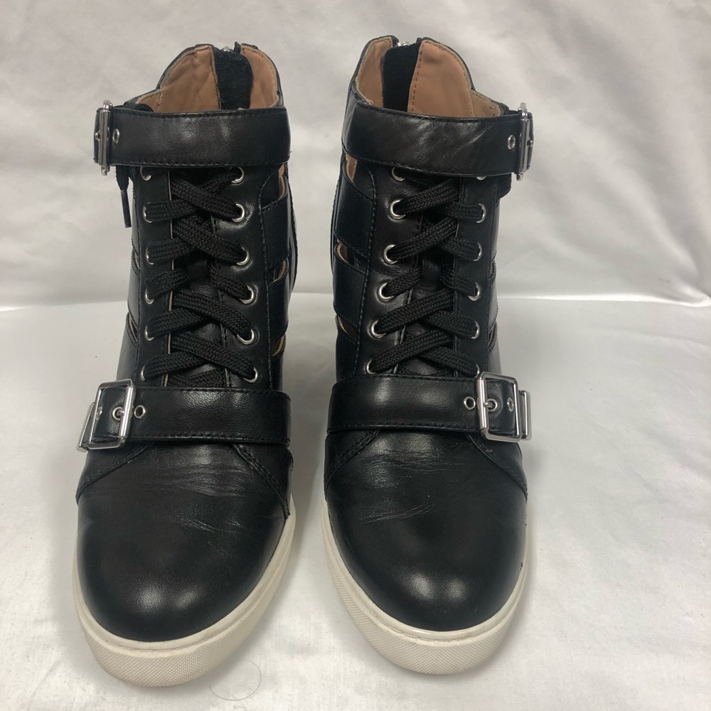Línea Paolo cutout wedge sneaker